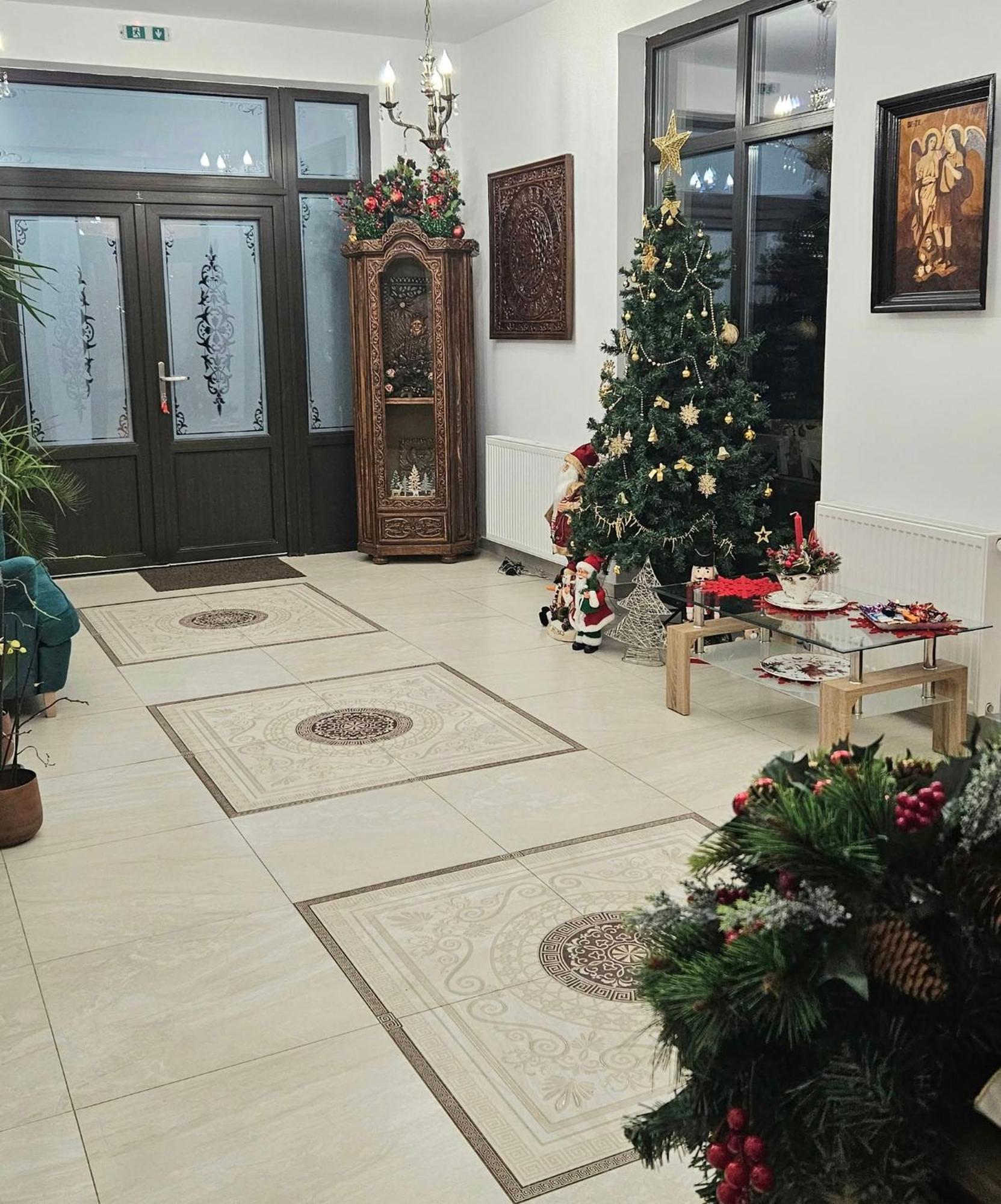 Pensiunea Izvorul Linistii Radaseni Luaran gambar