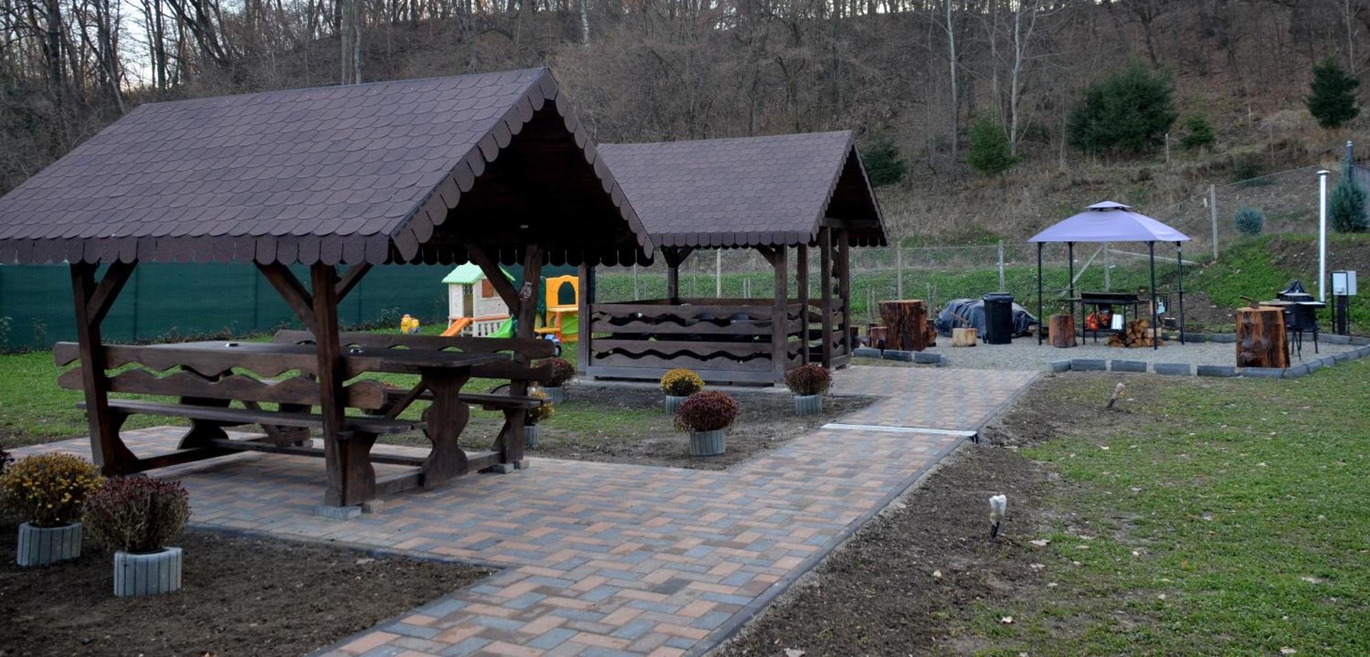 Pensiunea Izvorul Linistii Radaseni Luaran gambar